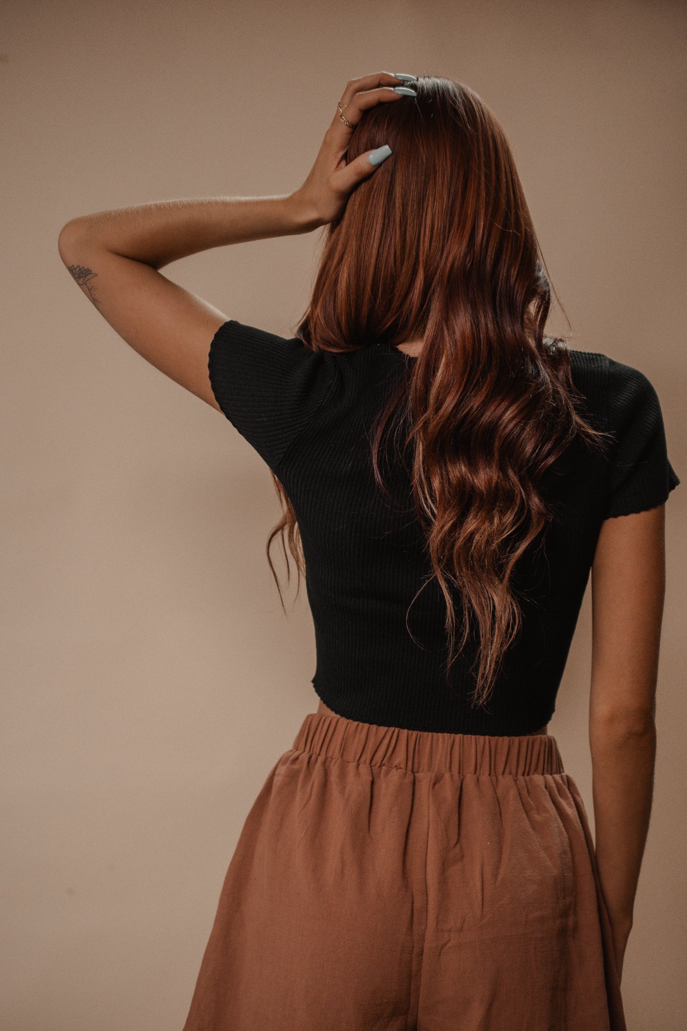 scallop trim short sleeve crop top