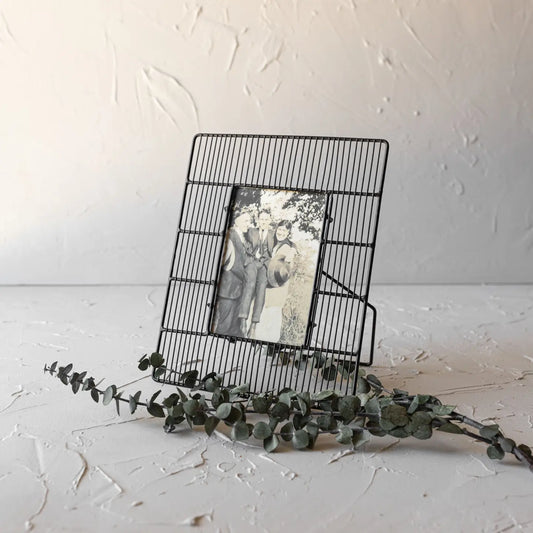 black wire picture frame